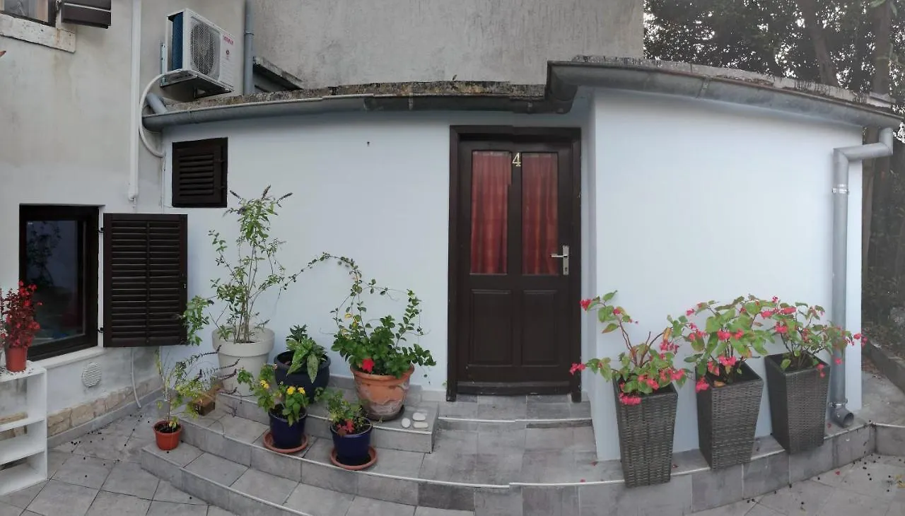 **  Guest House Accommodation Rupine Premantura Kroatien